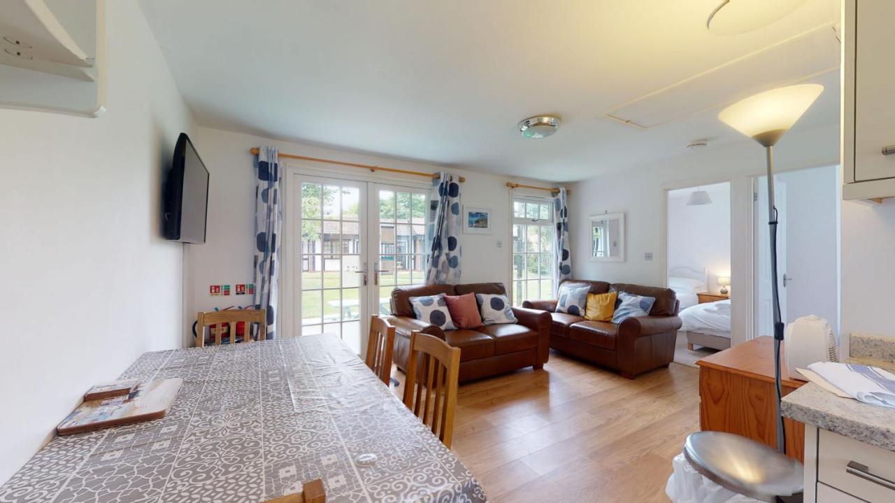 היילה 28 Tudor Court, Tolroy Manor מראה חיצוני תמונה