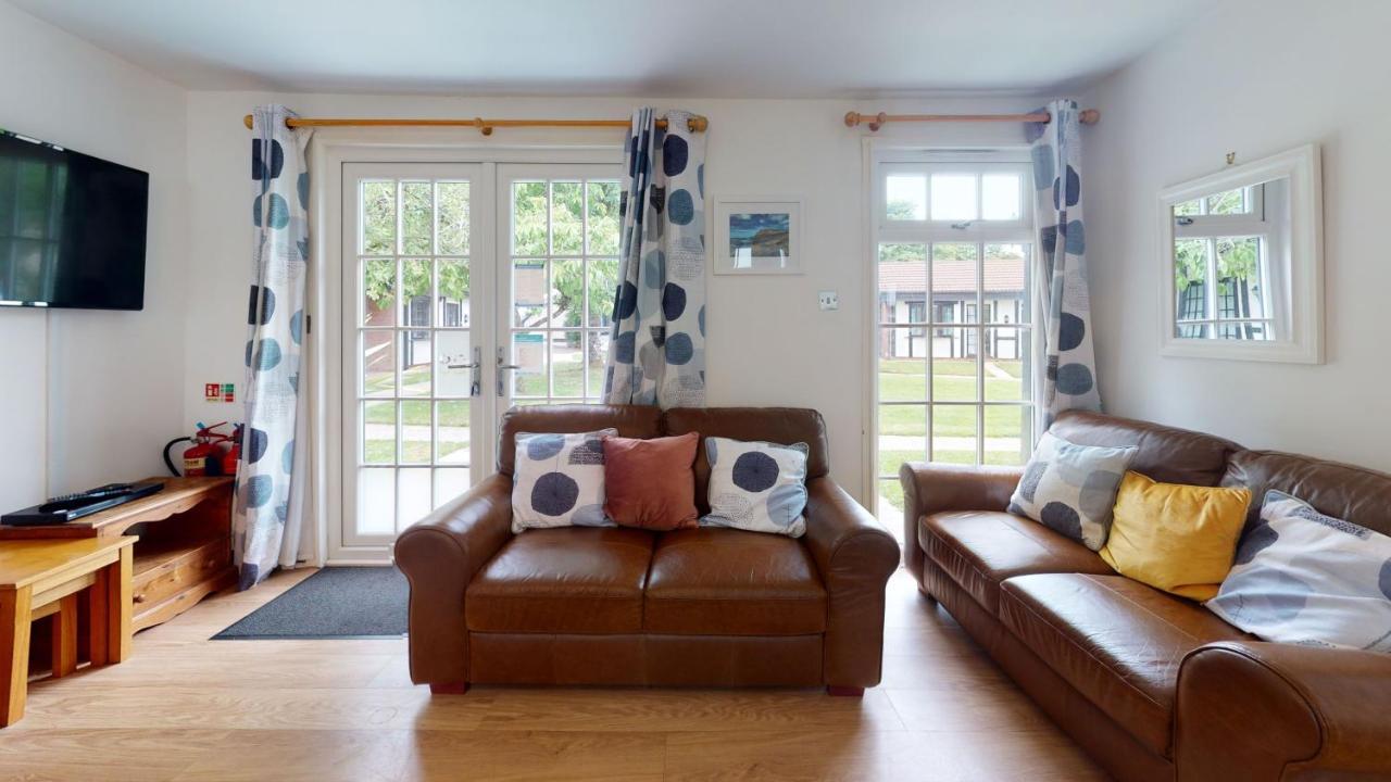 היילה 28 Tudor Court, Tolroy Manor מראה חיצוני תמונה