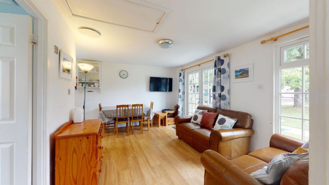 היילה 28 Tudor Court, Tolroy Manor מראה חיצוני תמונה